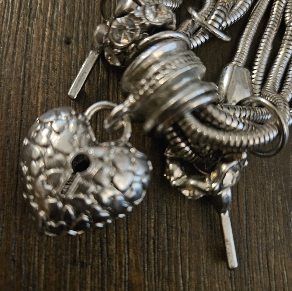 Silver fashion bracelet